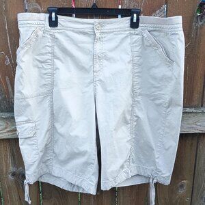 St. John's Bay Cargo Shorts Sz. 22W NWT